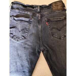 Preowned Mens Levis 514 black tag Strait leg jeans 33x34 in very good condition